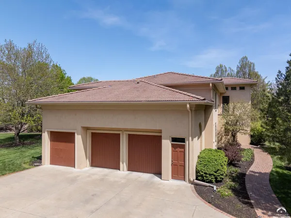 $969,000 | 201 Fall Creek Road, Lawrence, KS 66049