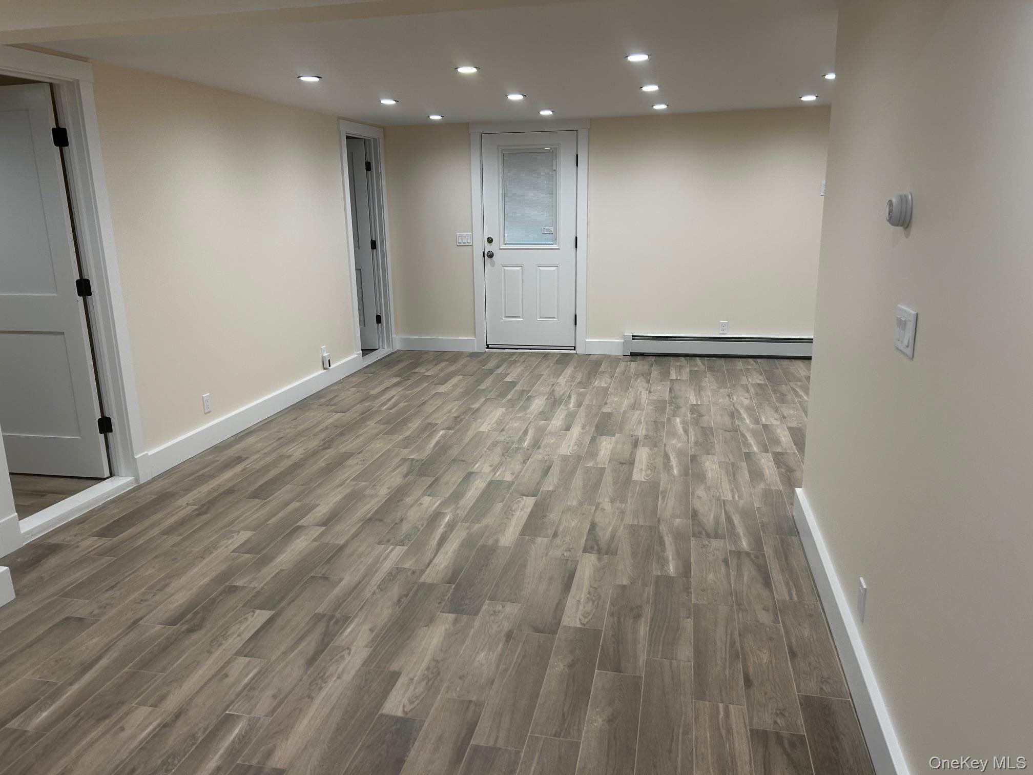 65 Linwood Road North, Unit GARDEN Port Washington, NY 11050 - Photo 4 of 11 Large Living Room