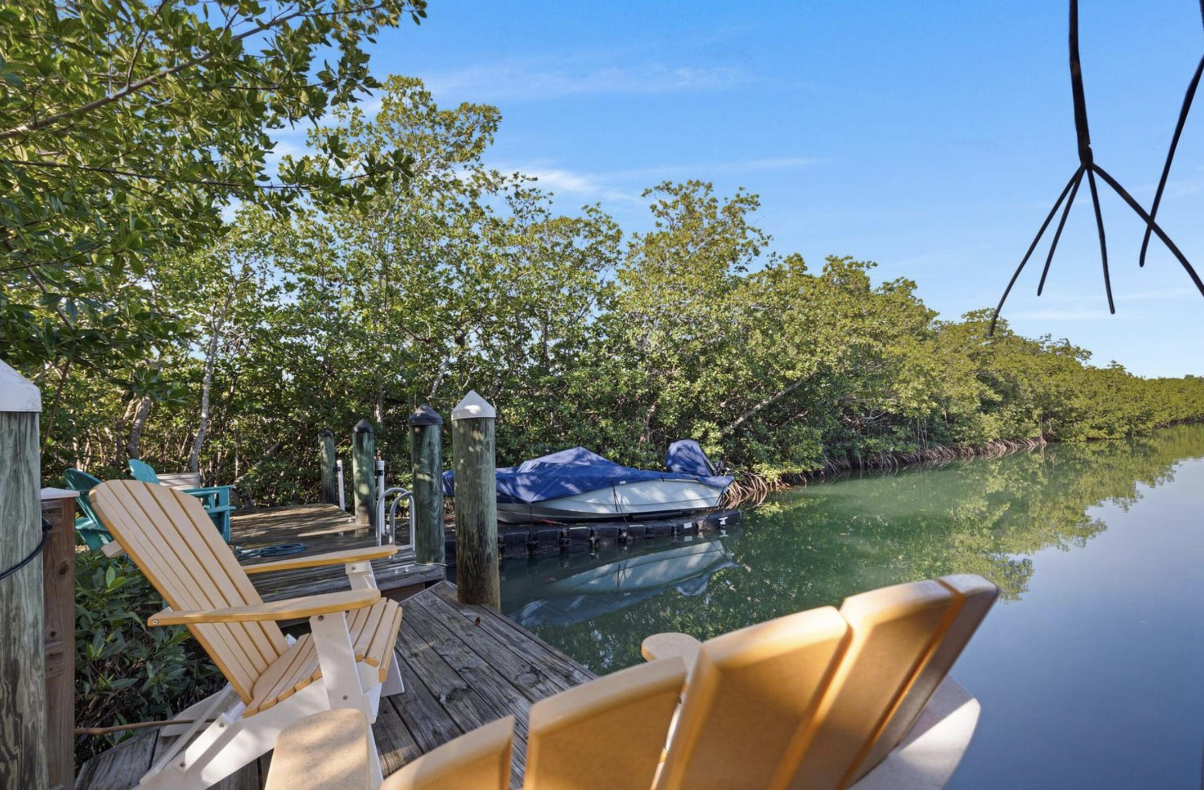 102 Venetian Drive Islamorada, FL 33036 - Photo 28 of 29 a view of a chairs and table in the patio