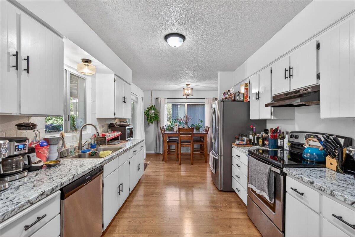 981 Upper Applegate Road Jacksonville, OR 97530 - Photo 8 of 30 16-16