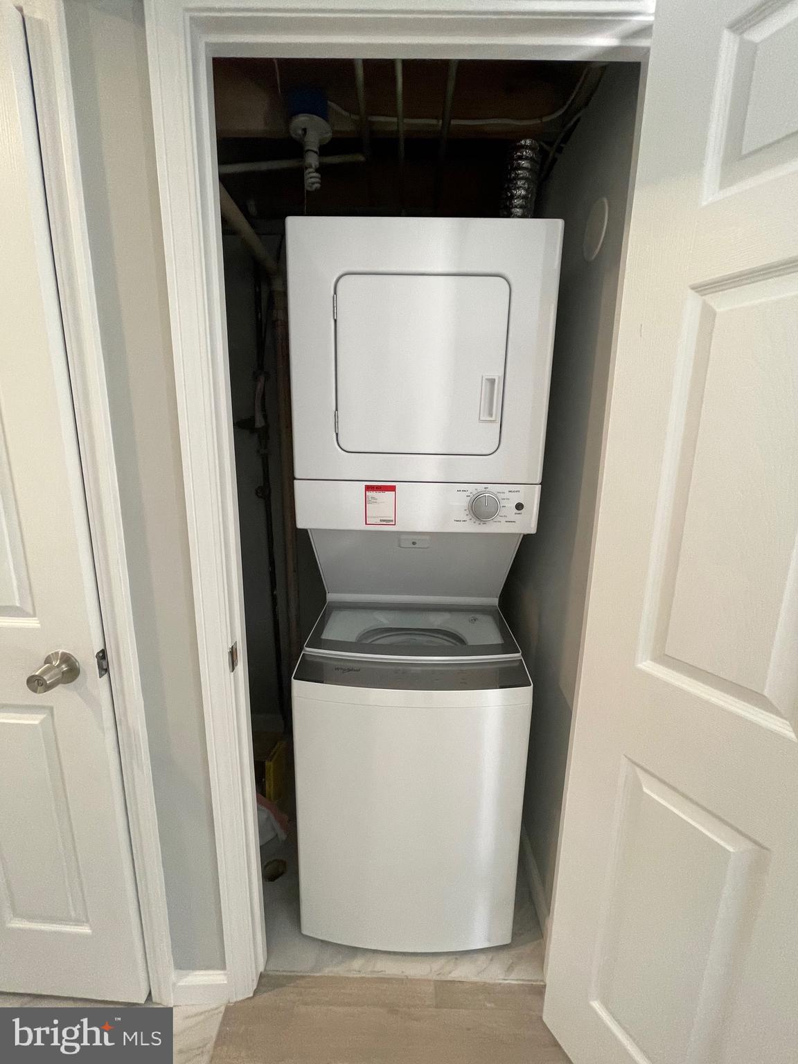 124 Andrew Place Sterling, VA 20164 - Photo 35 of 70 a utility room with dryer and washer
