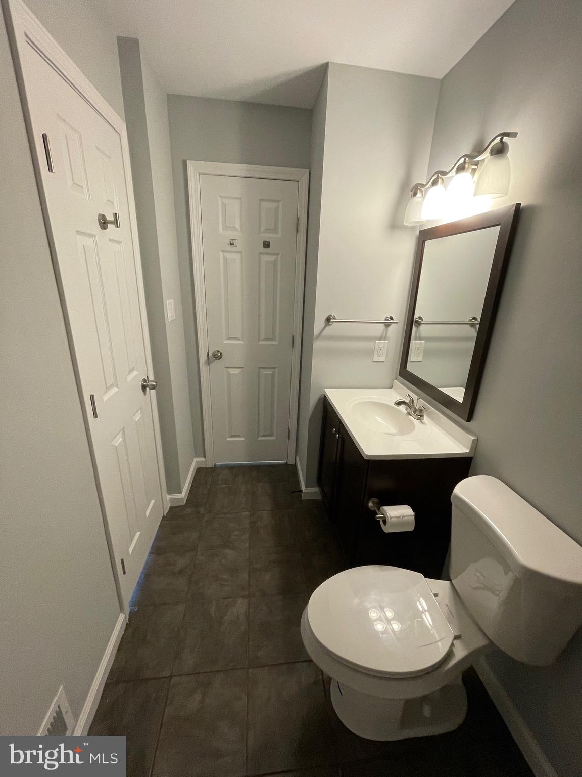 124 Andrew Place Sterling, VA 20164 - Photo 44 of 70 a bathroom with a toilet sink and mirror