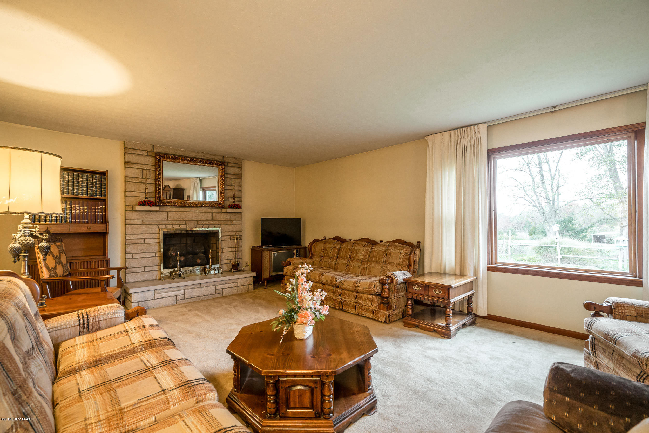 7401 Mt Washington Road Louisville, KY 40229 - Photo 13 of 35 7401 Mount Washington Road-23