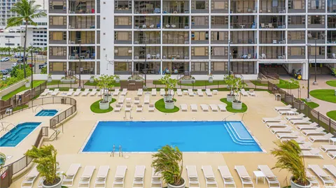 $680,000 | 201 ʻŌhua Avenue, Unit MAUKA 1706, Honolulu, HI 96815