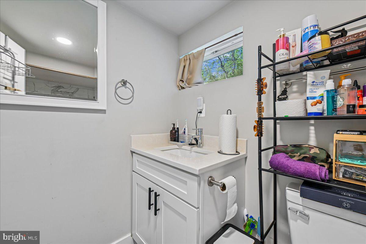 14621 Livingston Road Accokeek, MD 20607 - Photo 19 of 35 a utility room with dryer and washer