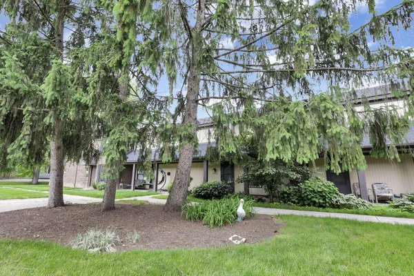 $135,000 | 5862 Hallridge Circle, Columbus, OH 43232