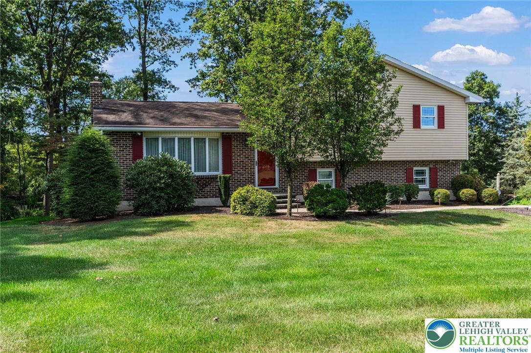 3546 Oak Ridge Drive Slatington, PA 18080 - Photo 2 of 44 Gallery Image 2