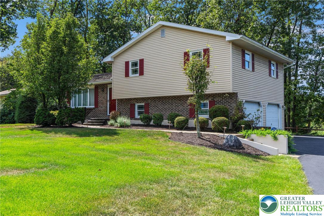 3546 Oak Ridge Drive Slatington, PA 18080 - Photo 3 of 44 Gallery Image 3