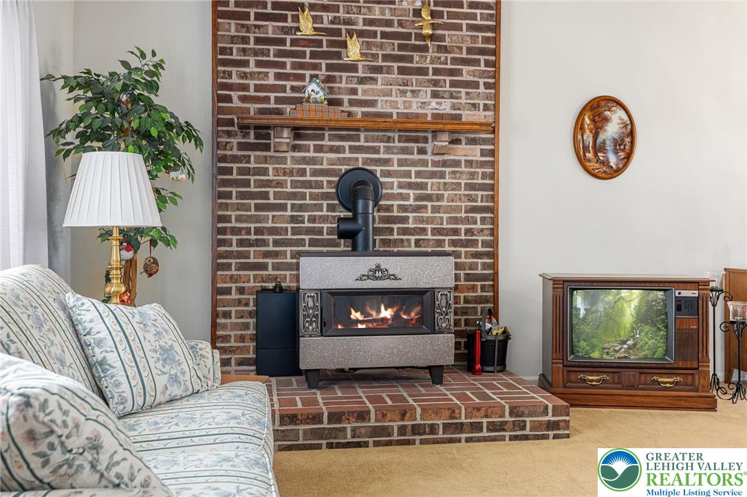 3546 Oak Ridge Drive Slatington, PA 18080 - Photo 6 of 44 Gallery Image 6