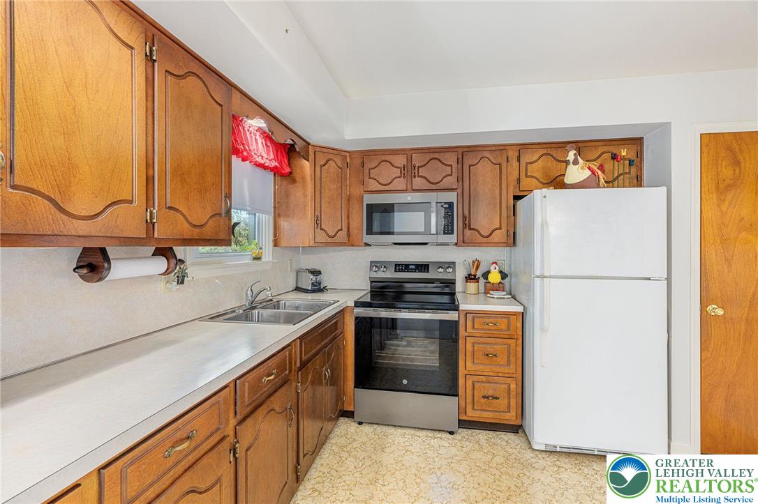 3546 Oak Ridge Drive Slatington, PA 18080 - Photo 10 of 44 Gallery Image 10