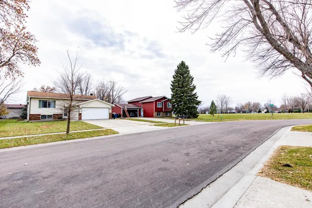 $290,000 | 1620 36th Avenue South, Fargo, ND 58104