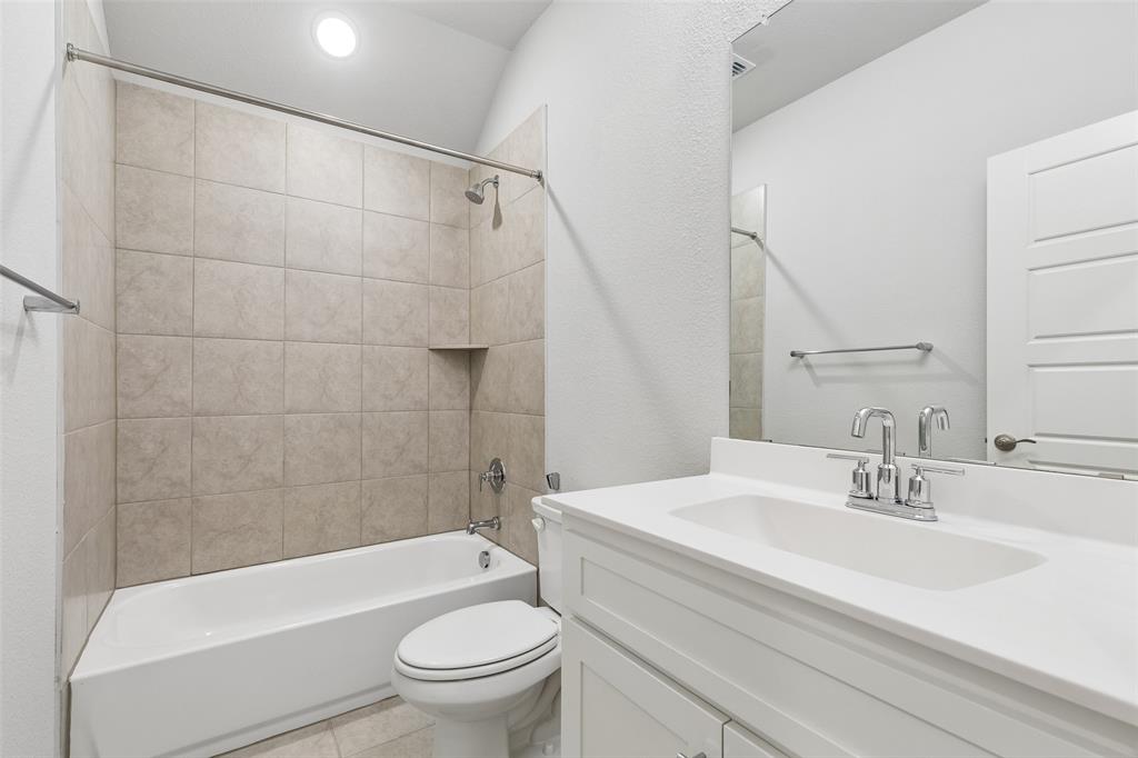 11609 Rust Falls Road Flower Mound, TX 76226 - Photo 27 of 39 The en suite bathroom