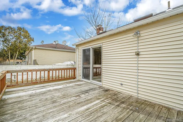 $550,000 | 133 Royal Avenue, Flanders, NY 11901