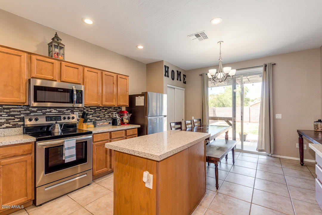 3810 West Carson Road Phoenix, AZ 85041 - Photo 4 of 26 10-Carson