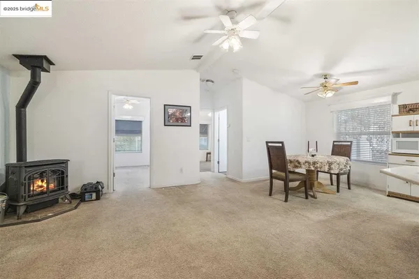 a view of a livingroom with furniture and a ceiling fan