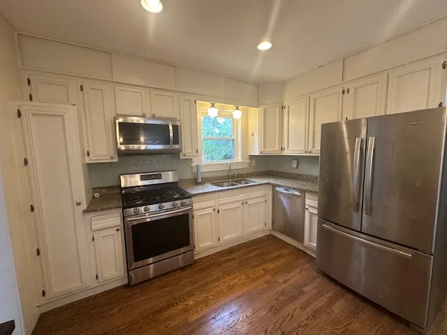 $3,200 | 302 South Washington Street, Wheaton, IL 60187