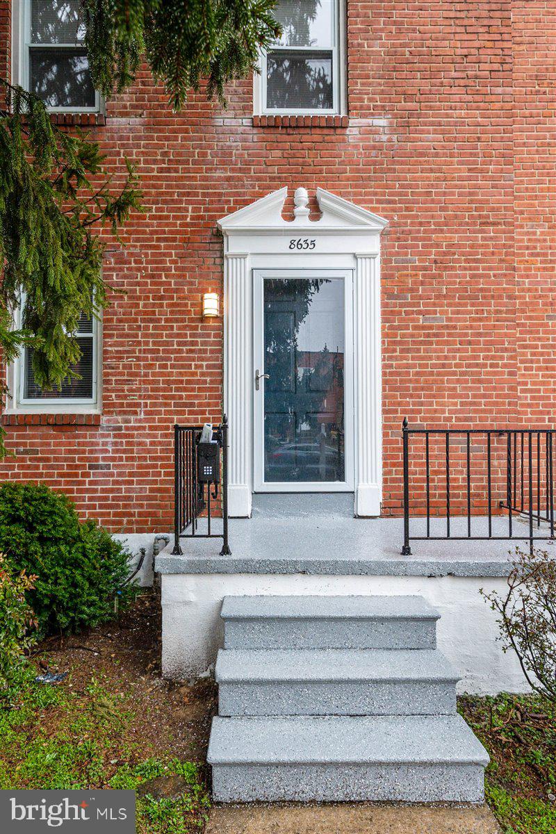 8635 Oak Road Baltimore, MD 21234 - Photo 3 of 32