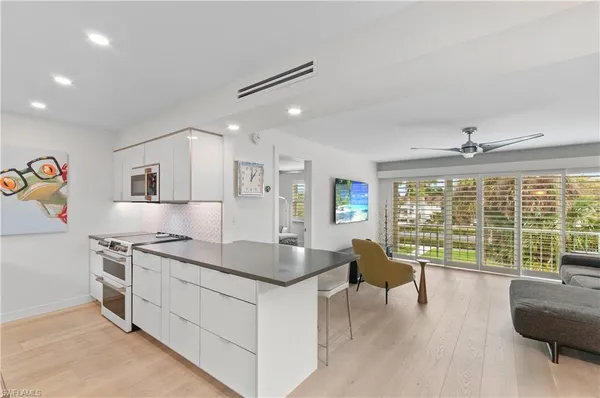 $799,900 | 568 12th Avenue South, Unit 568, Naples, FL 34102