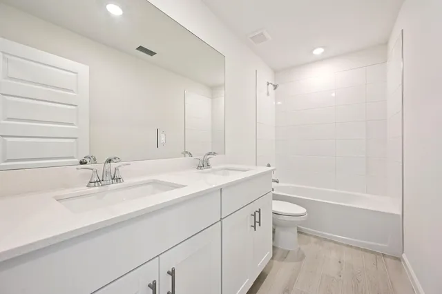 $446,890 | 5445 Hampton Park Circle, Vero Beach, FL 32966