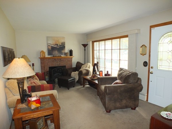 85 Redden Road Springfield, MA 01119 - Photo 3 of 19