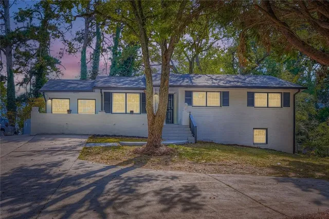 a view of house with backyard and tree