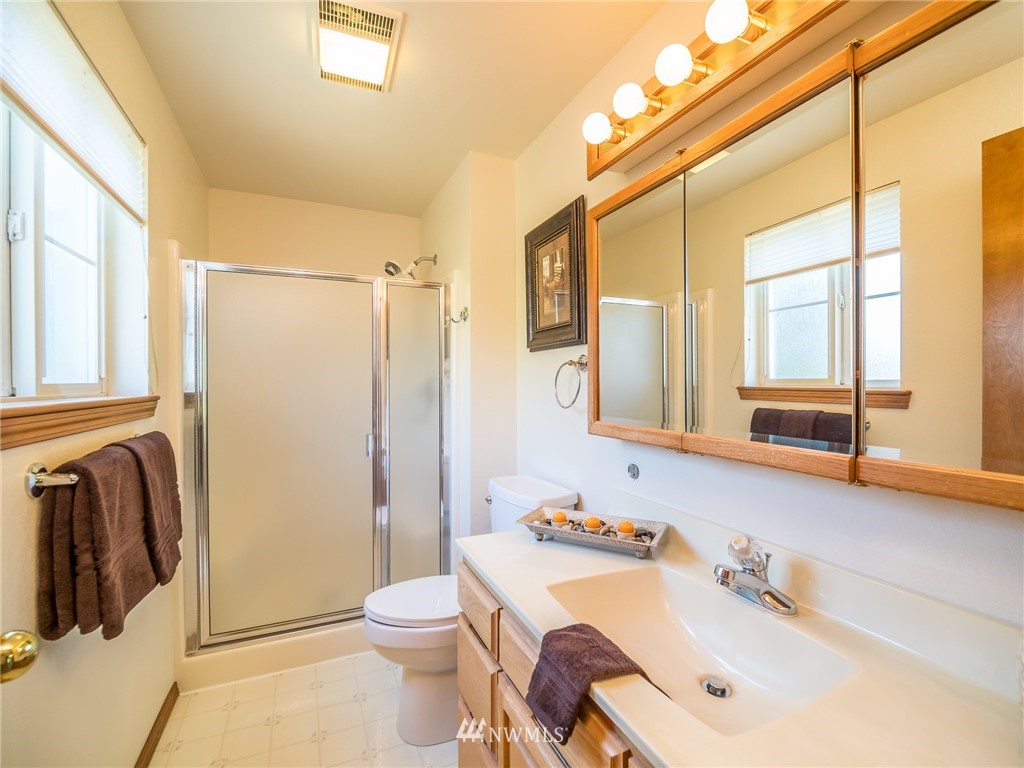 22304 Brier Road Brier, WA 98036 - Photo 17 of 25 Gallery Image 17