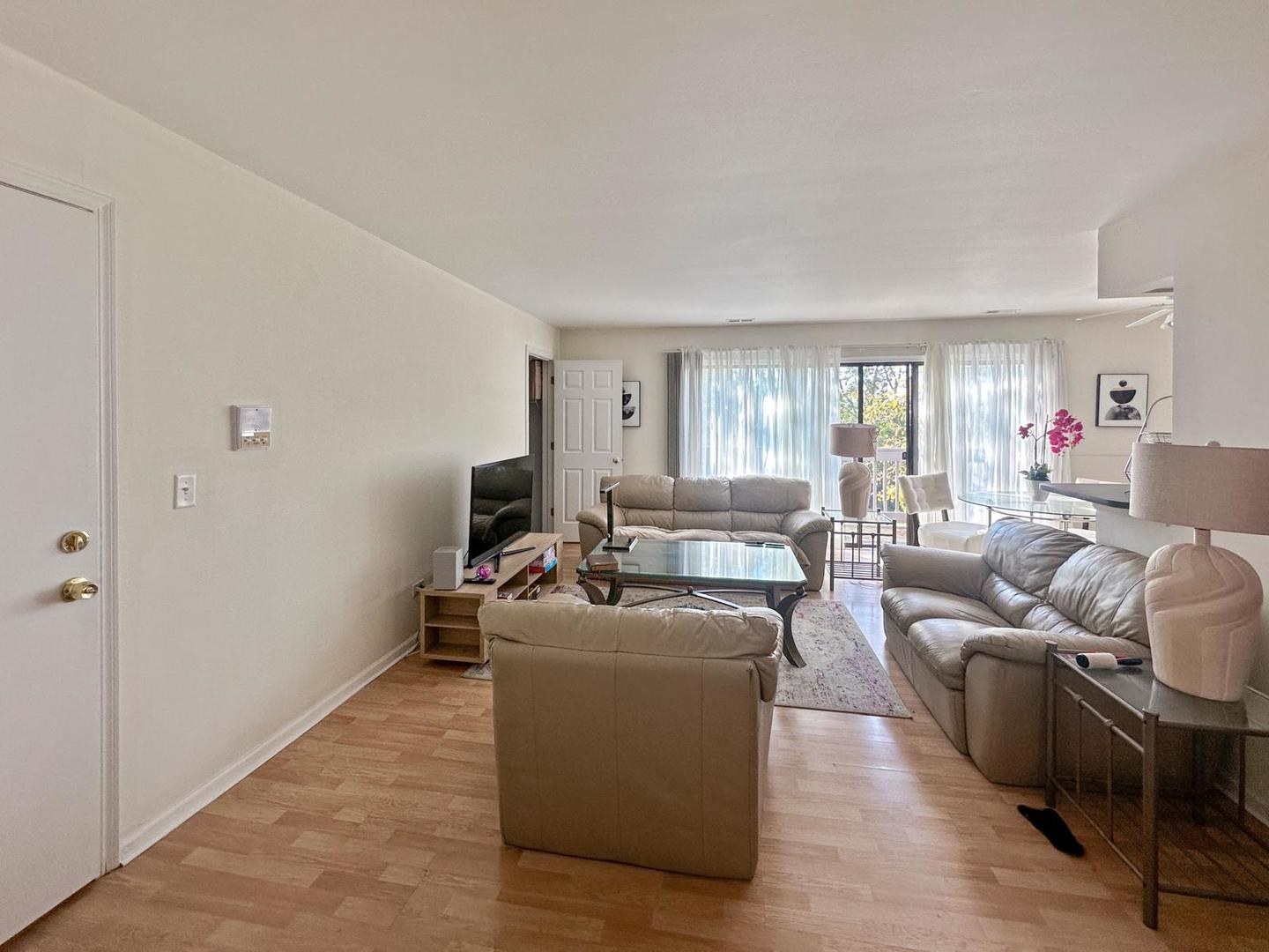 209 West Ct Of Shorewood, Unit 3A Vernon Hills, IL 60061 - Photo 2 of 11