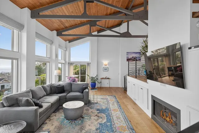 $2,275,000 | 1871 Terrace Drive, Ventura, CA 93001