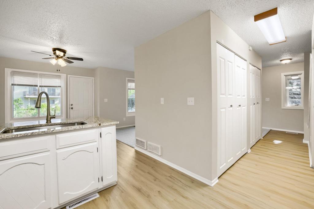 5918 Cahill Avenue Inver Grove Heights, MN 55076 - Photo 11 of 28