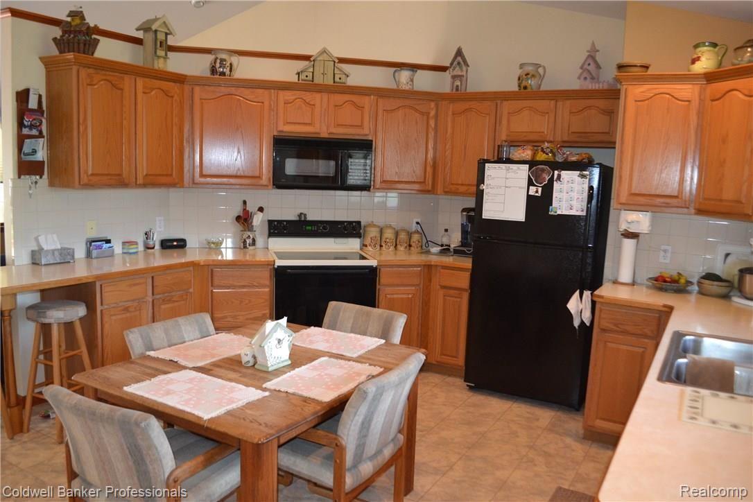 1393 Turrill Road Lapeer, MI 48446 - Photo 10 of 39 023.JPG