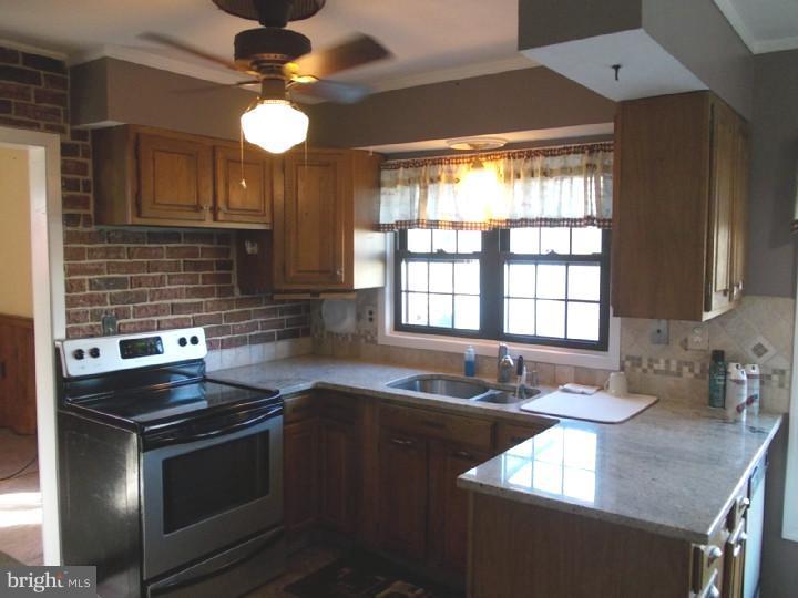 15 Tweed Road Levittown, PA 19056 - Photo 4 of 25