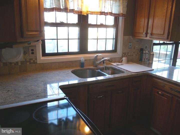 15 Tweed Road Levittown, PA 19056 - Photo 5 of 25