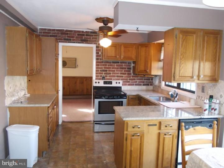 15 Tweed Road Levittown, PA 19056 - Photo 6 of 25