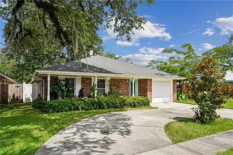 $375,000 | 806 Colonial Club Drive, Harahan, LA 70123