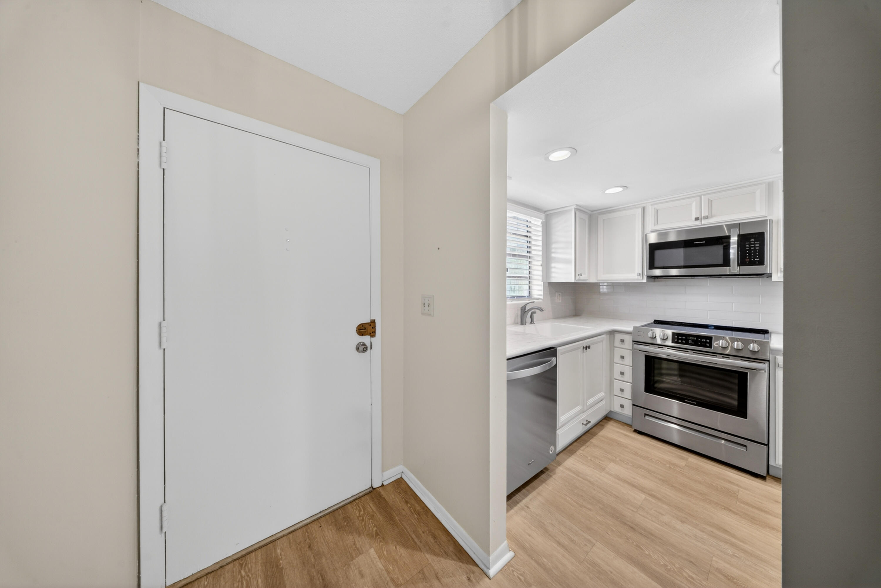 2929 Southeast Ocean Boulevard, Unit 1039 Stuart, FL 34996 - Photo 3 of 29 DSC08943