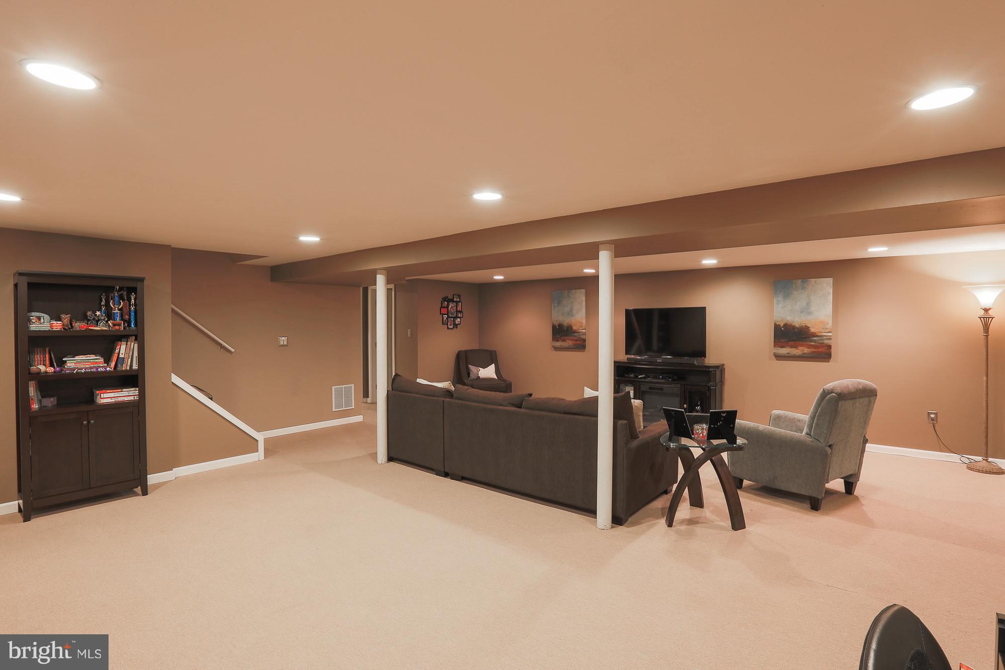 3229 Southgreen Road Baltimore, MD 21244 - Photo 21 of 27 Family Room