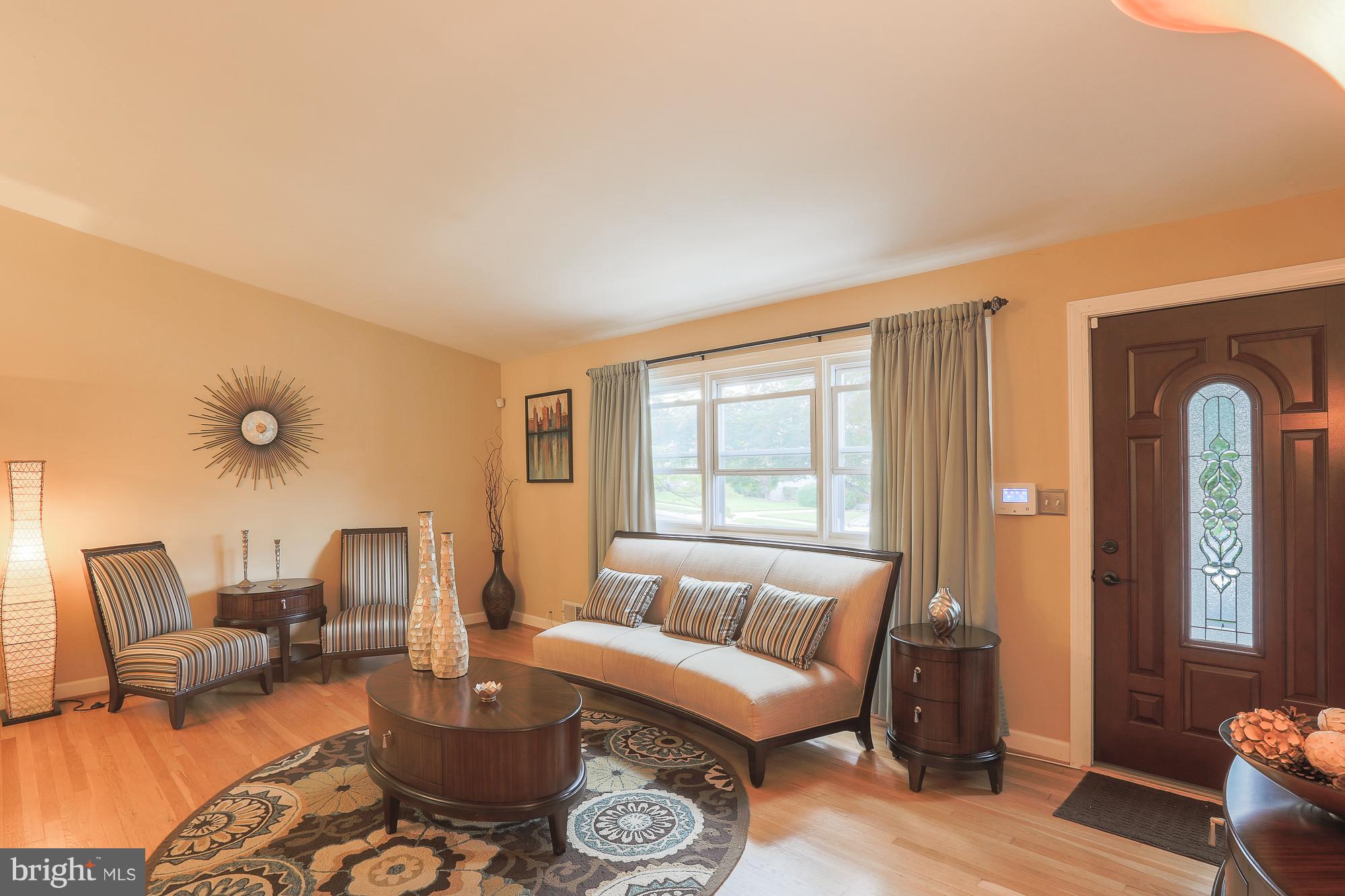 3229 Southgreen Road Baltimore, MD 21244 - Photo 4 of 27 Living Room