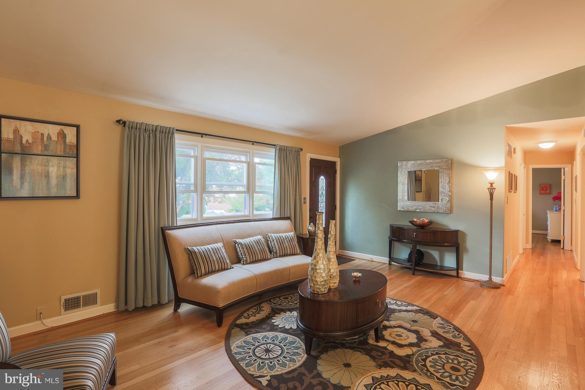3229 Southgreen Road Baltimore, MD 21244 - Photo 5 of 27 Living Room