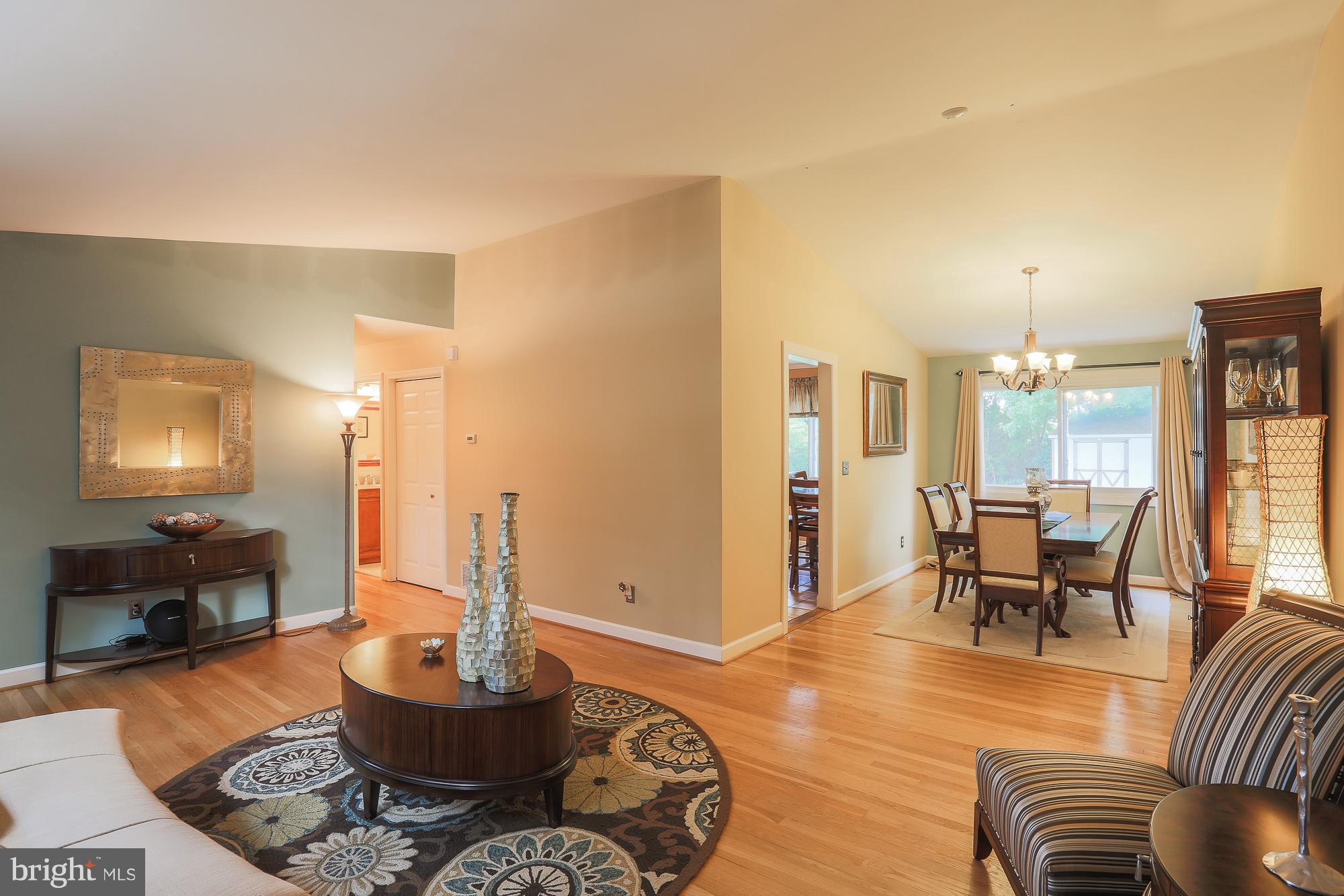 3229 Southgreen Road Baltimore, MD 21244 - Photo 6 of 27 Living Room