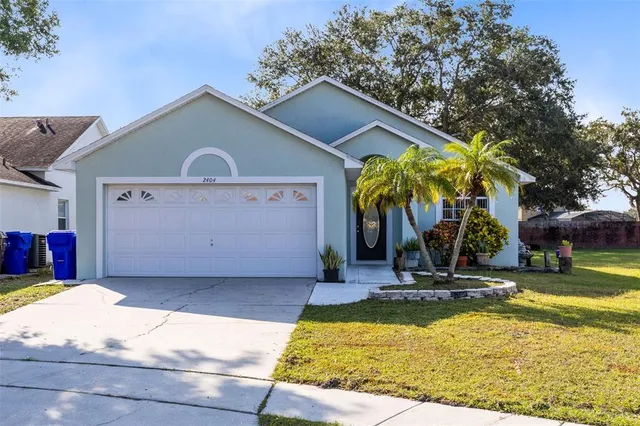 a view of a house with basketball court