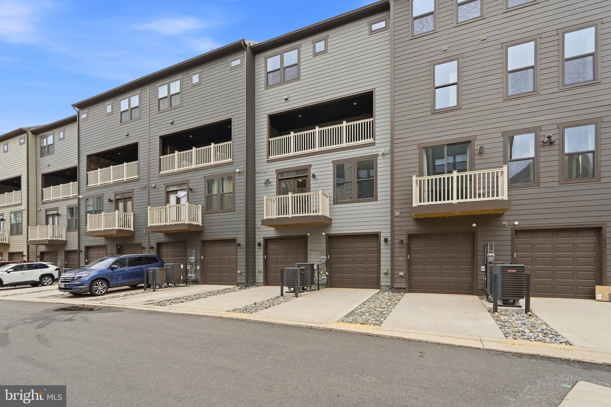 14538 George Carter Way, Unit 287 Chantilly, VA 20151 - Photo 68 of 87 a building on the side of a street