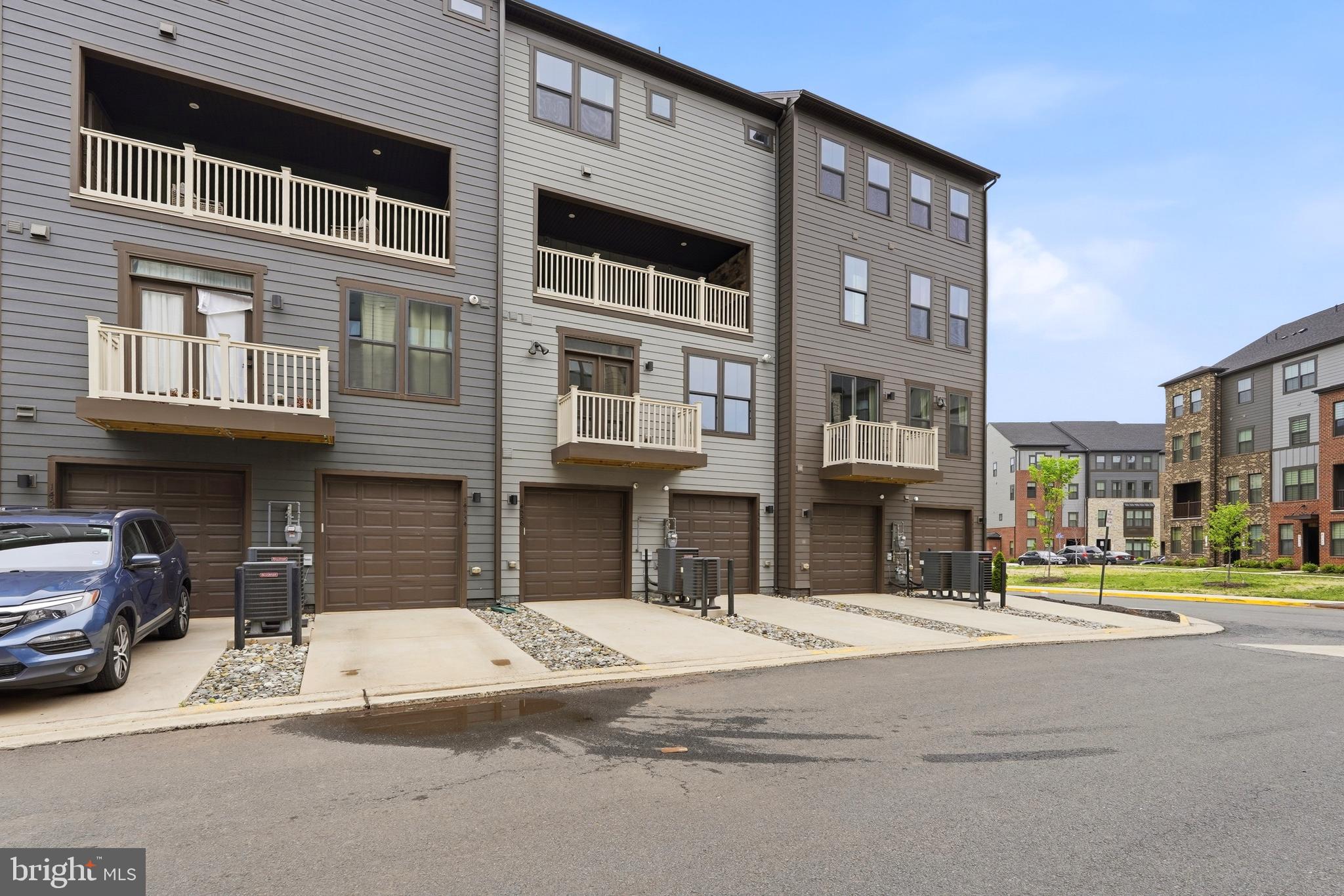 14538 George Carter Way, Unit 287 Chantilly, VA 20151 - Photo 71 of 87 a building view