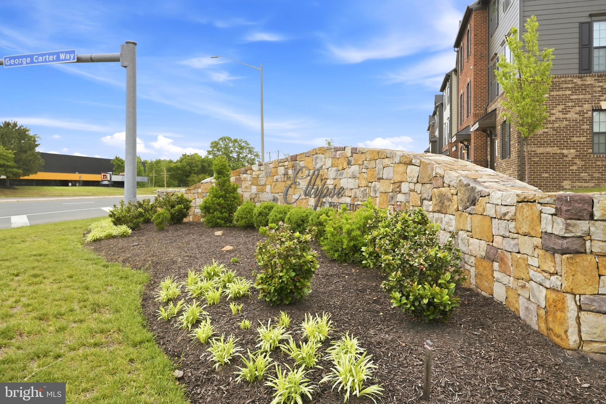 14538 George Carter Way, Unit 287 Chantilly, VA 20151 - Photo 84 of 87 a view of a garden with an buildings