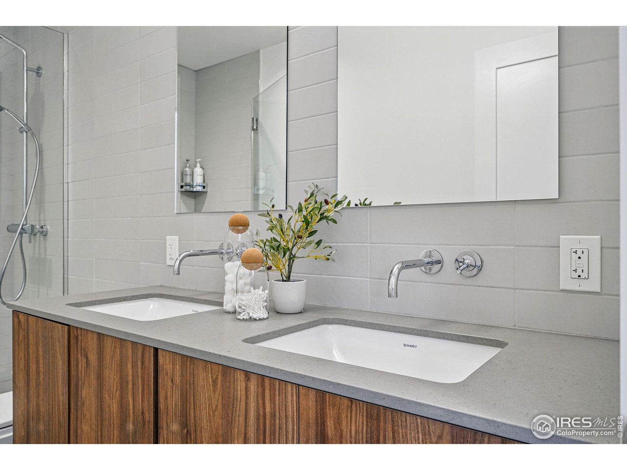 1916 23rd Street, Unit 6 Boulder, CO 80302 - Photo 19 of 27 a bathroom with a sink and a mirror
