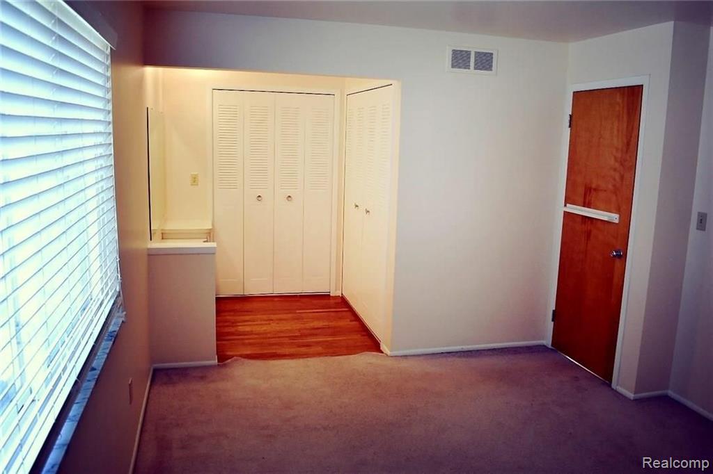 29516 Hoover Road, Unit 69 Warren, MI 48093 - Photo 20 of 34