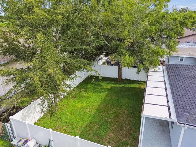 a view of a yard with plants