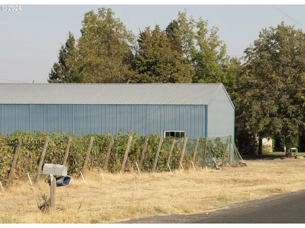 $800,000 | 52201 County Road, Milton Freewater, OR 97862