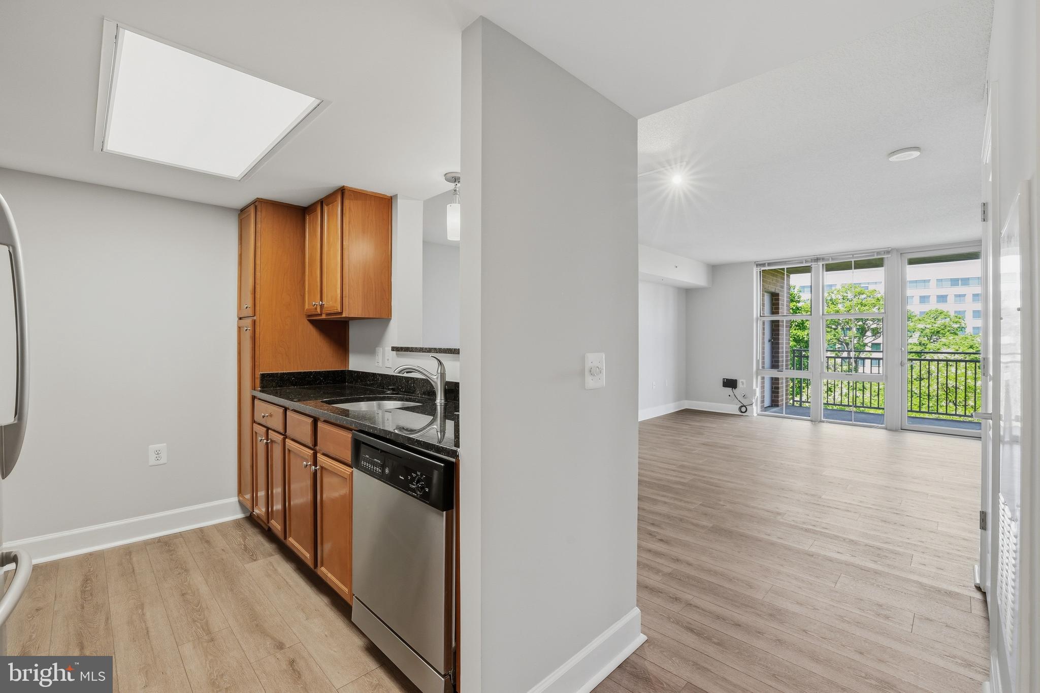 11800 Sunset Hills Road, Unit 910 Reston, VA 20190 - Photo 7 of 46 Kitchen/Family Room Combo