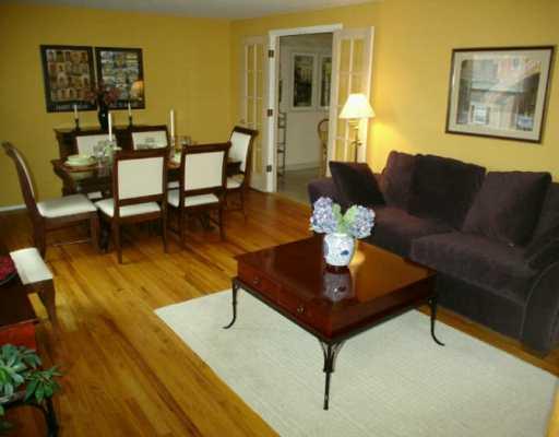 288 Foxcroft Road Pittsburgh, PA 15220 - Photo 3 of 8 Living Room.
