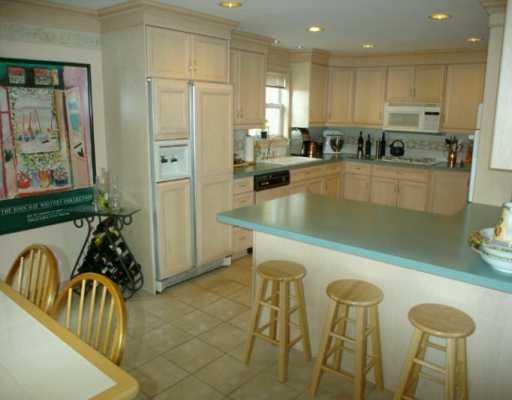 288 Foxcroft Road Pittsburgh, PA 15220 - Photo 5 of 8 Kitchen.